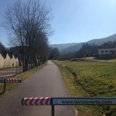 Location Demi Maison A 300m De La Base De Loisirs Et Piste Cyclable Au Dessus De La Maison Dom wakacyjny